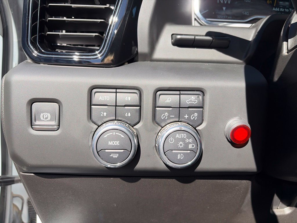 Used 2025 GMC Sierra 3500 AT4 w/ AT4 Premium Plus Package AWD/4WD image 26