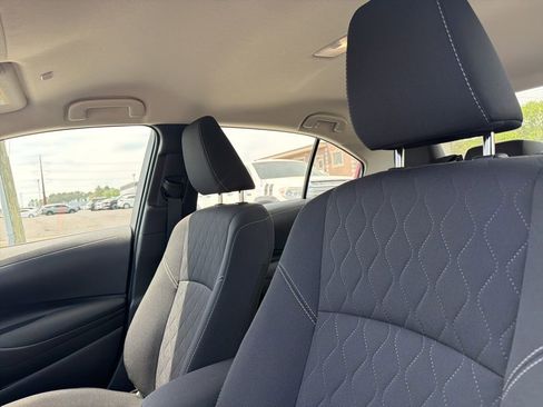 Used 2025 Toyota Corolla LE image 9