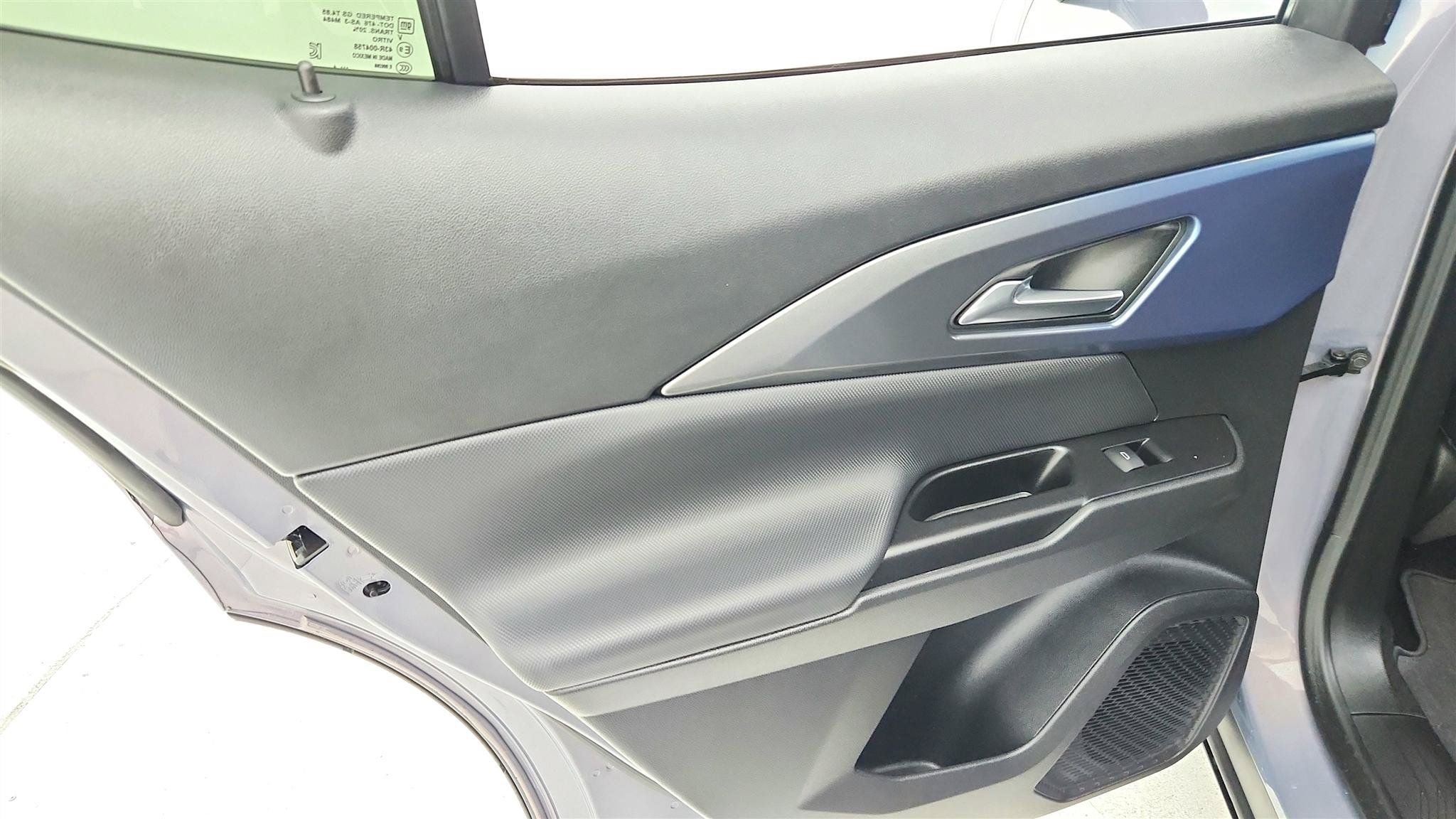 Used 2024 Chevrolet Equinox EV LT FWD image 29