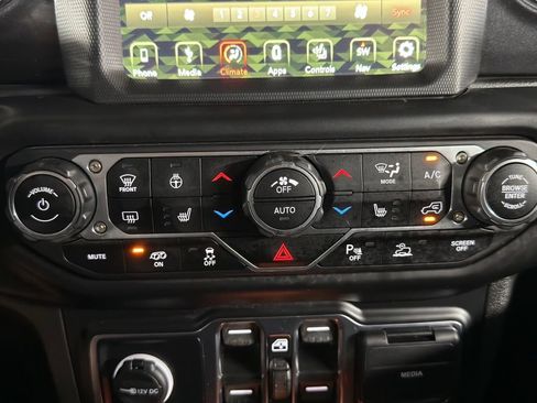 Used 2021 Jeep Wrangler Unlimited Rubicon AWD/4WD image 40