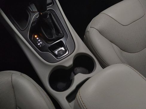 Used 2019 Jeep Cherokee Limited image 26