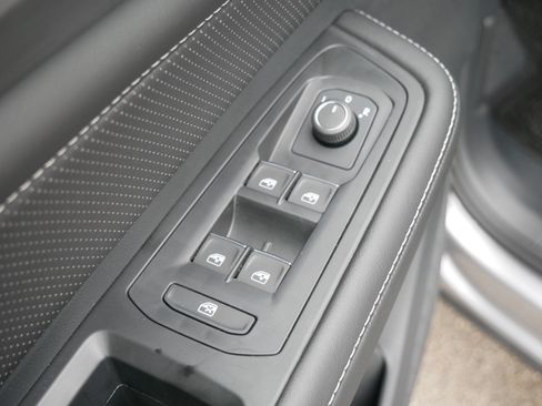 New 2025 Volkswagen Atlas Cross Sport SE image 7