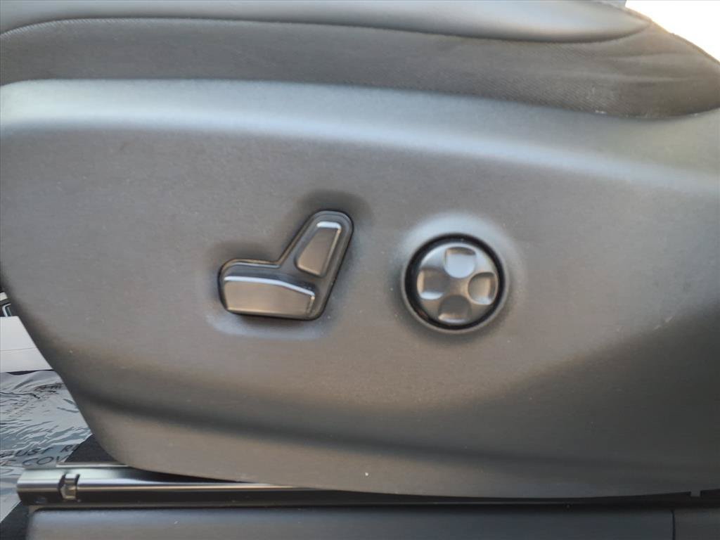 Used 2023 Chrysler Pacifica Touring-L FWD image 22