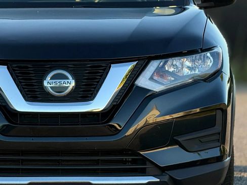 Used 2018 Nissan Rogue S AWD/4WD image 12