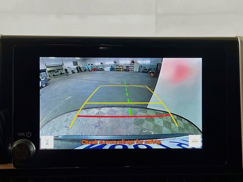 Used 2025 Toyota RAV4 XLE FWD image 27
