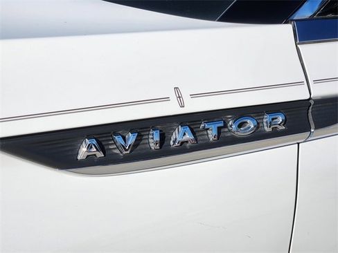 Used 2020 Lincoln Aviator Reserve w/ Equipment Group 202A image 8