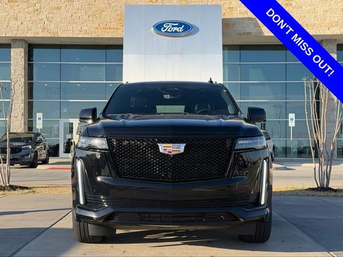 Used 2022 Cadillac Escalade Sport Platinum image 2