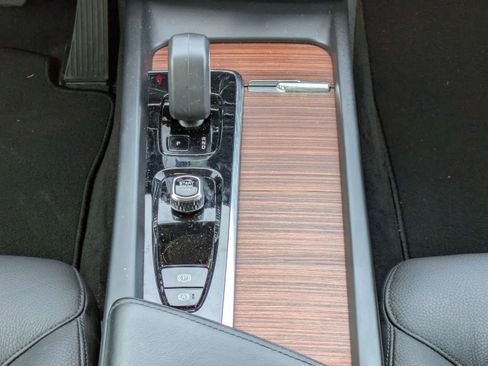 Used 2023 Volvo XC60 B5 Plus w/ Climate Package image 20