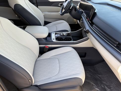 New 2026 Kia Carnival SX FWD image 9