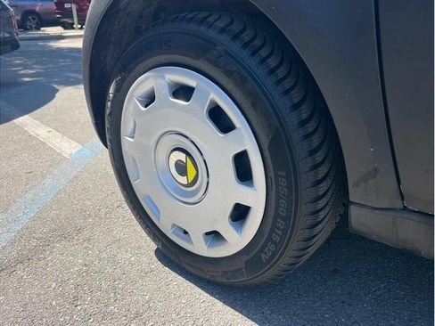 Used 2016 smart fortwo pure RWD image 13