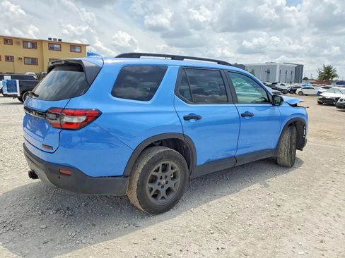Used 2025 Honda Pilot TrailSport image 3