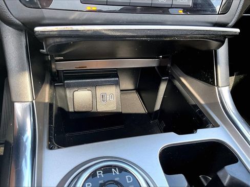 Used 2020 Ford Explorer XLT w/ Equipment Group 202A AWD/4WD image 21