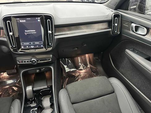 Certified 2023 Volvo C40 P8 Recharge Ultimate image 18