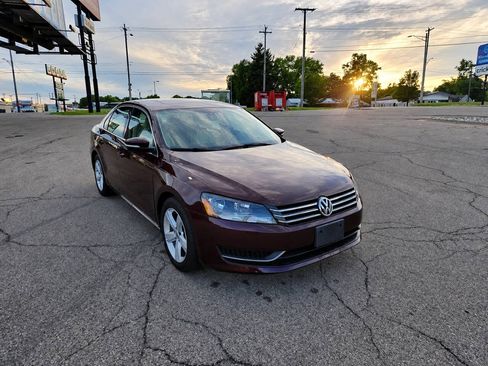 Used 2013 Volkswagen Passat 2.5 SE FWD image 2