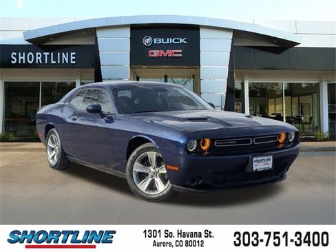 Used 2016 Dodge Challenger SXT image 1