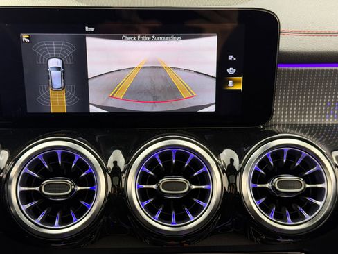 Used 2022 Mercedes-Benz EQB 350 4MATIC image 28