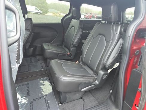 New 2026 Chrysler Pacifica Select image 19