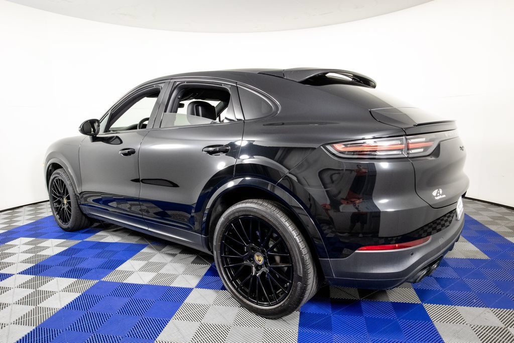 Used 2023 Porsche Cayenne Platinum Edition AWD/4WD image 7
