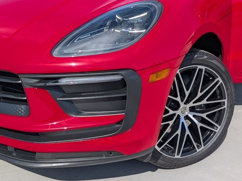 Certified 2024 Porsche Macan AWD/4WD image 10