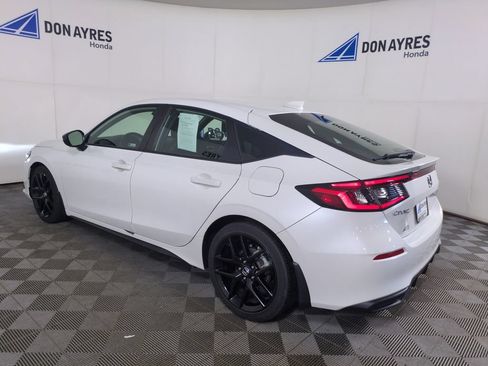 Used 2023 Honda Civic Sport image 3