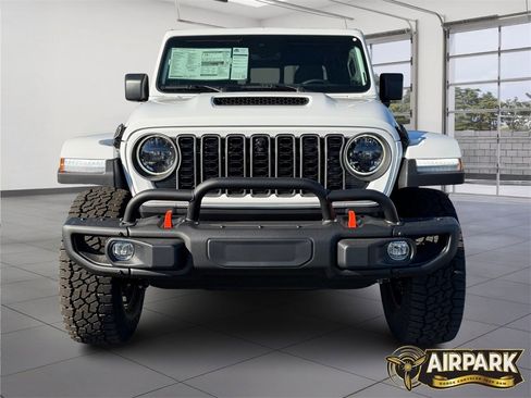 New 2025 Jeep Gladiator Mojave image 5