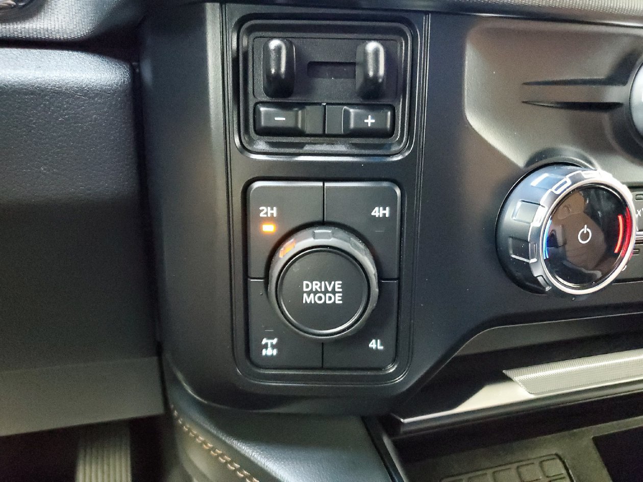 Used 2024 Ford F350 Platinum w/ FX4 Off-Road Package AWD/4WD image 26