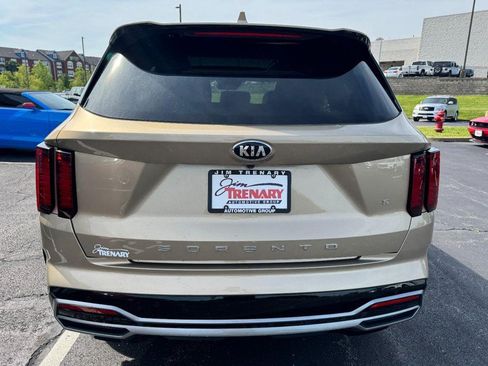 Used 2021 Kia Sorento S w/ Panoramic Sunroof Package FWD image 4