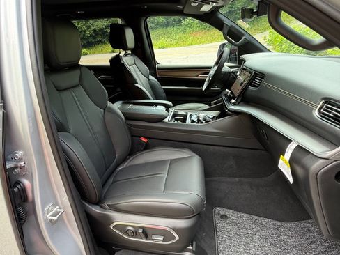 New 2026 Jeep Grand Wagoneer 4WD image 26