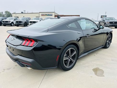 Used 2025 Ford Mustang Coupe RWD image 33