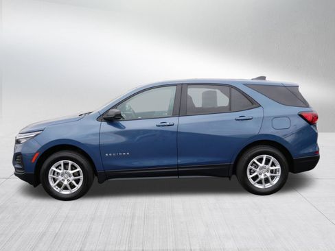 Used 2024 Chevrolet Equinox LS w/ LS Convenience Package AWD/4WD image 4