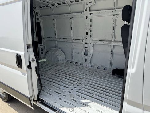 Used 2023 RAM ProMaster 2500 FWD image 14