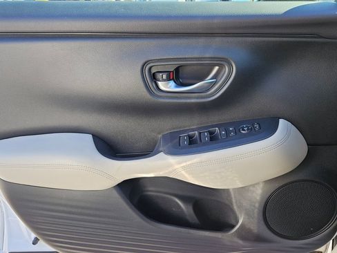 Used 2023 Honda HR-V LX image 26