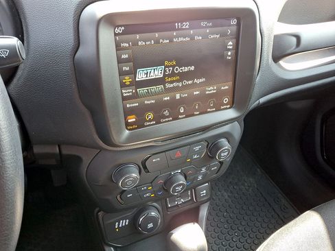 Used 2022 Jeep Renegade Altitude w/ Convenience Group AWD/4WD image 14