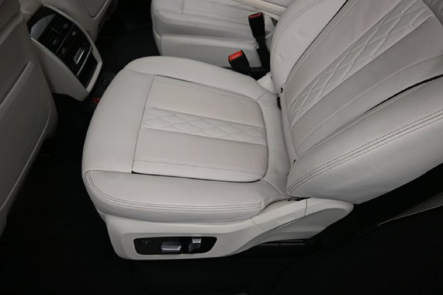 Used 2021 BMW X7 xDrive40i w/ M Sport Package AWD/4WD image 23