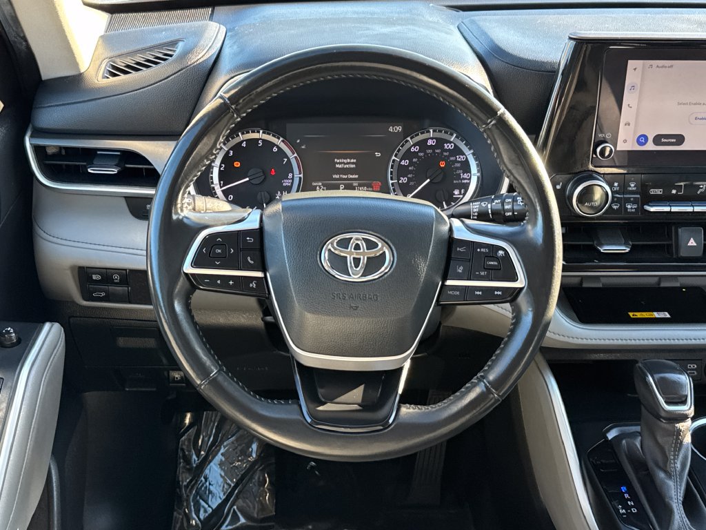 Used 2024 Toyota Highlander XLE AWD/4WD image 14