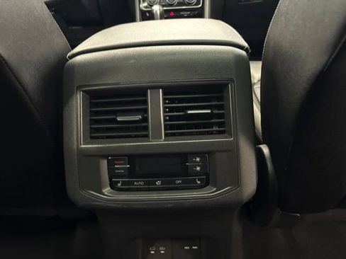 Used 2023 Volkswagen Atlas SEL AWD/4WD image 32