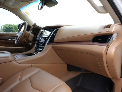 Used 2016 Cadillac Escalade ESV Platinum AWD/4WD image 19