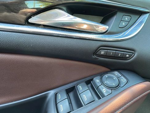 Used 2018 Buick Enclave Avenir w/ Avenir Technology Package AWD/4WD image 23