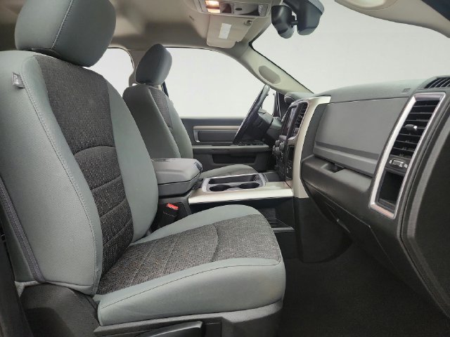 Used 2019 RAM 1500 Classic SLT w/ Black Appearance Group AWD/4WD image 28