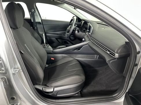 Used 2023 Hyundai Elantra SEL image 28
