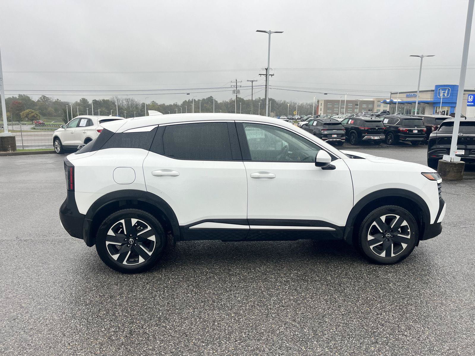 Certified 2025 Nissan Kicks SV AWD/4WD image 8