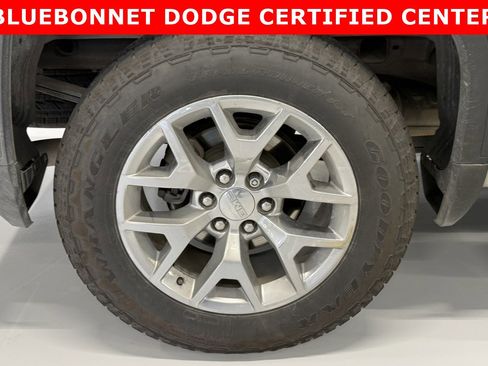 Used 2022 GMC Sierra 1500 SLE image 10