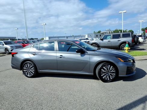 Certified 2025 Nissan Altima 2.5 SV FWD image 2