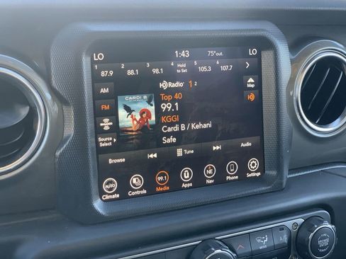 Used 2023 Jeep Wrangler Sahara image 10