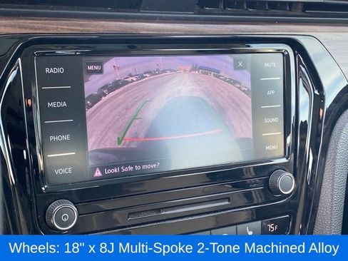 Used 2022 Volkswagen Passat 2.0T image 9