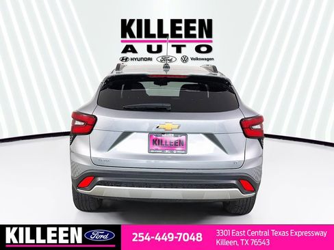 Used 2025 Chevrolet Trax LT w/ LT Convenience Package FWD image 7
