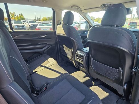 Used 2023 Jeep Grand Cherokee L Laredo image 34