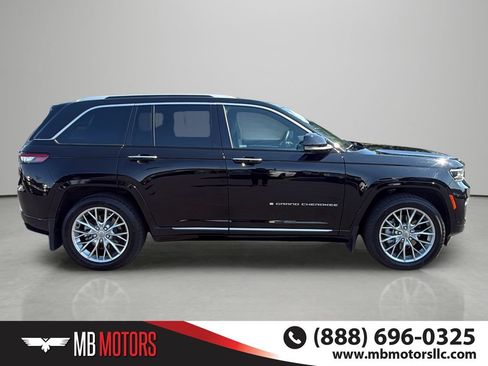 Used 2022 Jeep Grand Cherokee Summit w/ Advanced Protech Group IV AWD/4WD image 5