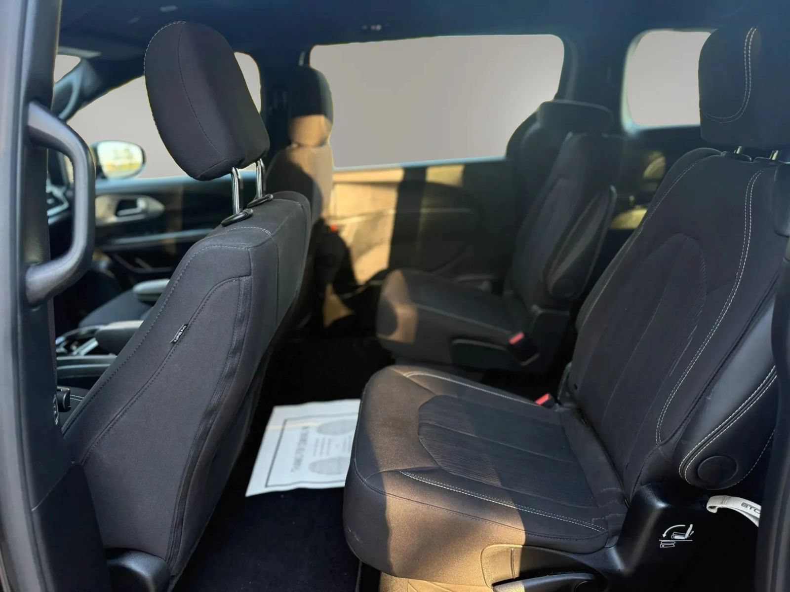 Used 2024 Chrysler Pacifica Touring FWD image 17