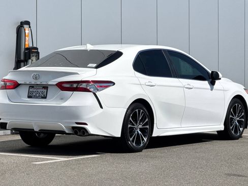 Used 2020 Toyota Camry SE FWD image 5